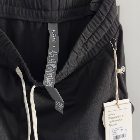 Vuori Halo Essential Wideleg Pant in Black Heather Size XS - Picture 6 of 8